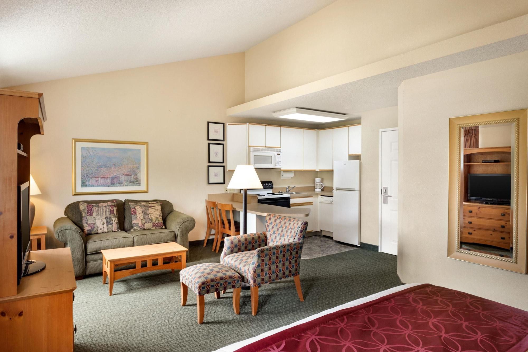 Hotel Baymont By Wyndham Wichita East Exterior foto