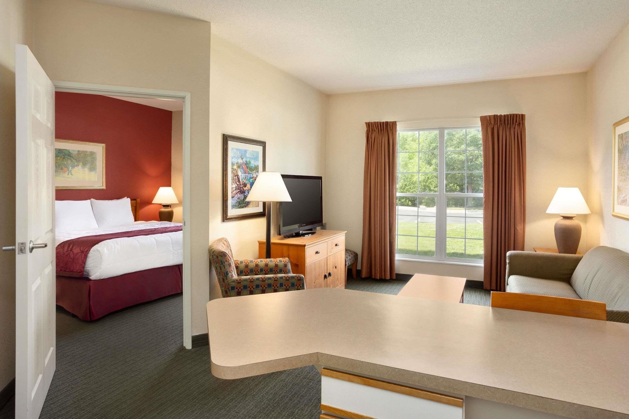 Hotel Baymont By Wyndham Wichita East Exterior foto