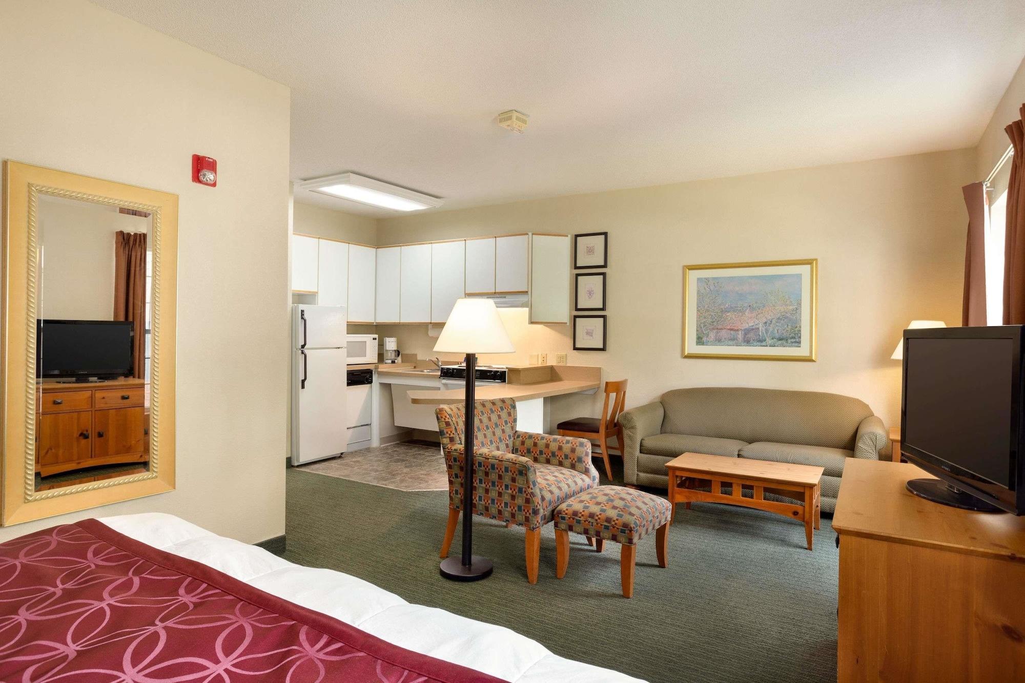 Hotel Baymont By Wyndham Wichita East Exterior foto