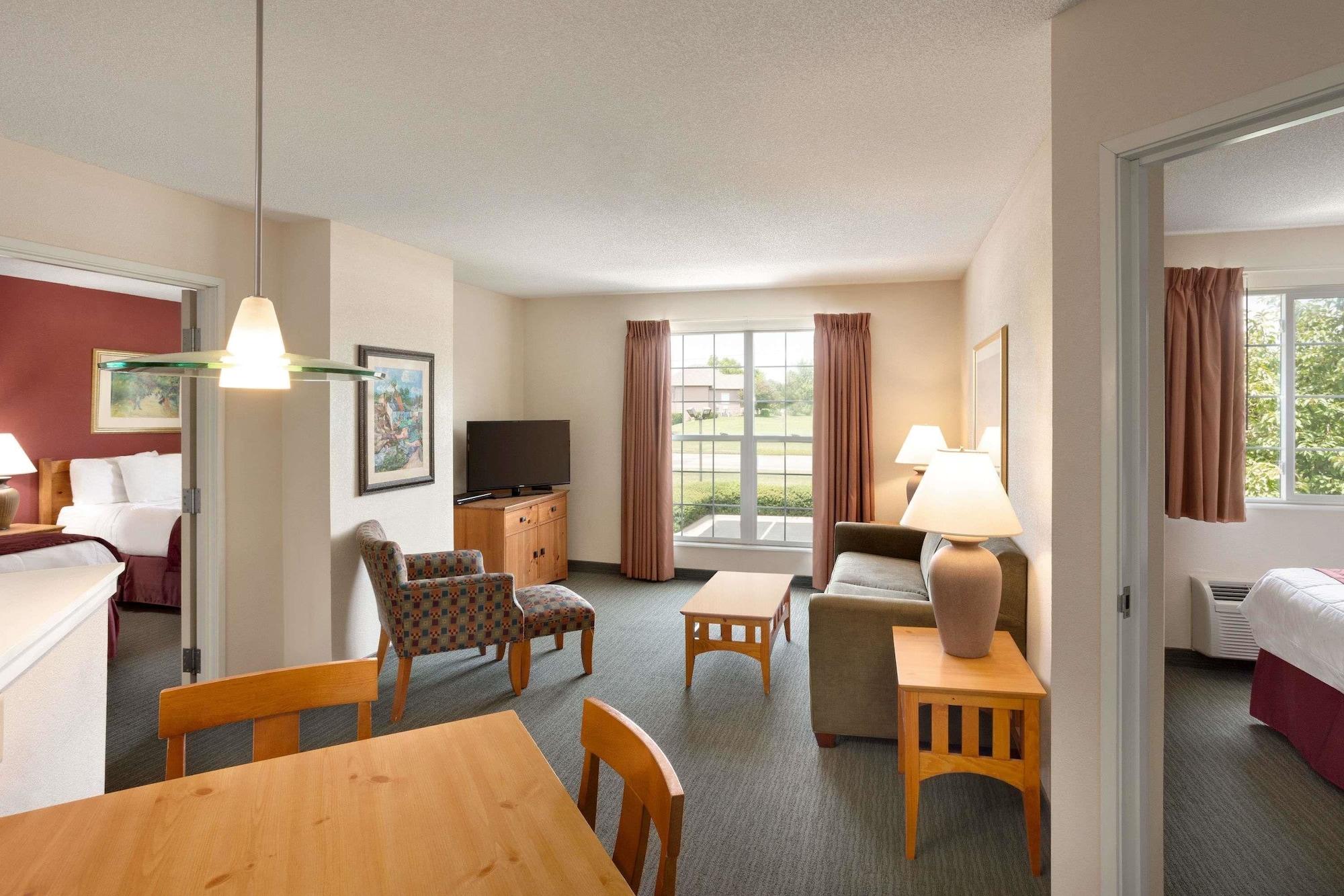 Hotel Baymont By Wyndham Wichita East Exterior foto