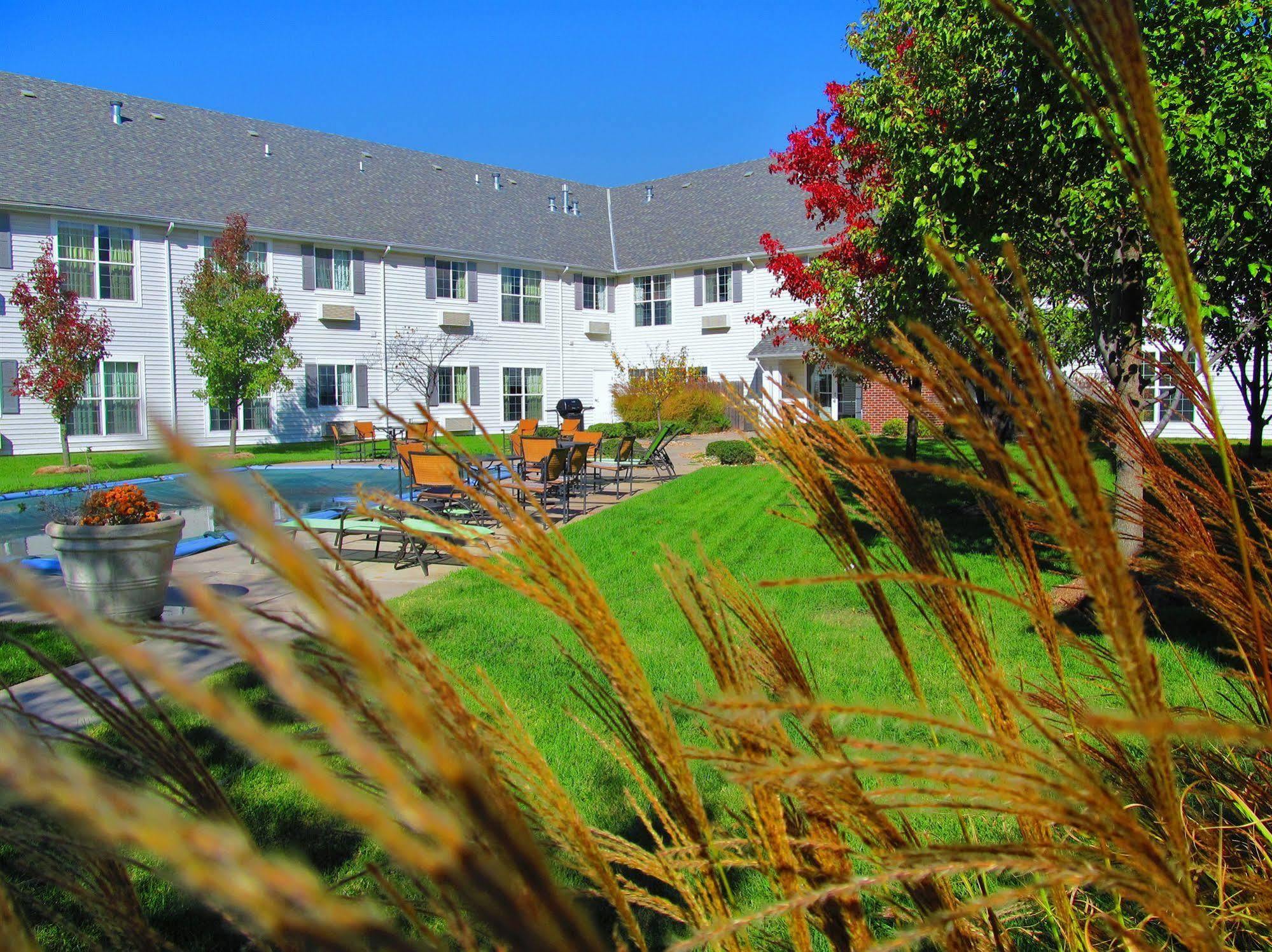 Hotel Baymont By Wyndham Wichita East Exterior foto